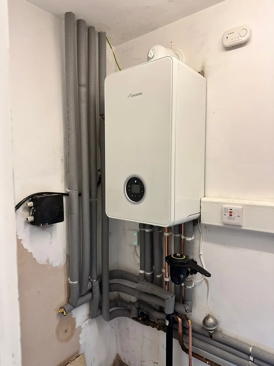 Worcester Bosch combi boiler with isolation valves and filter fitted